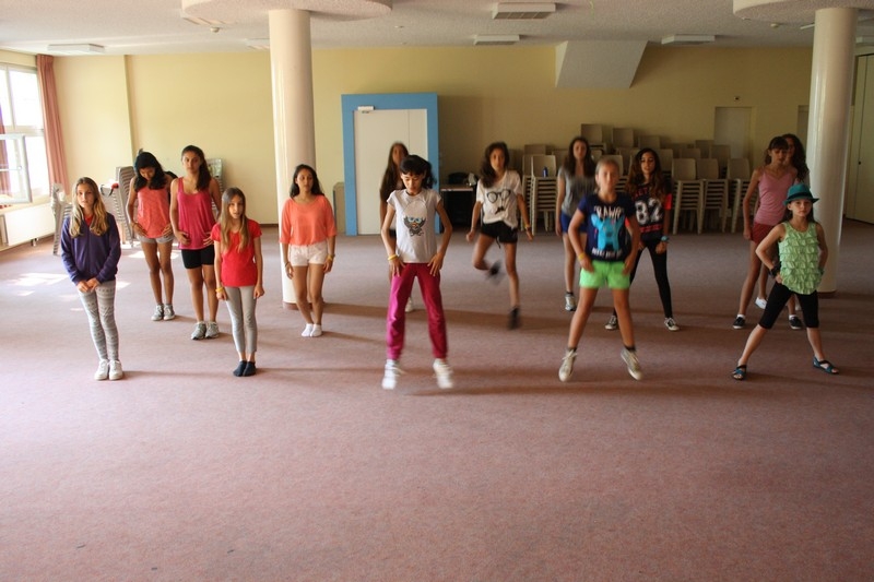 Village Camps International Summer Camp Leysin, Switzerland 2026-08-15 https://www.villagecamps.com/journals_admin/images/686-20-dance (47).jpg